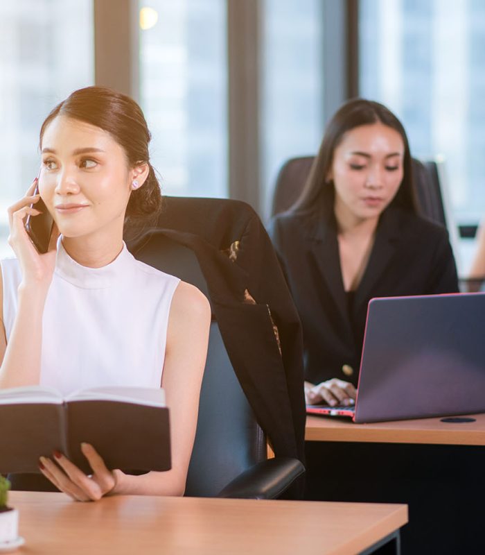 business-woman-do-the-video-call-conference-and-sh-7CHV3TL-1.jpg